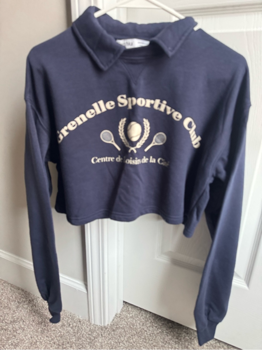 Bershka Navy Blue Cropped Sweatshirt with Cream Graphic